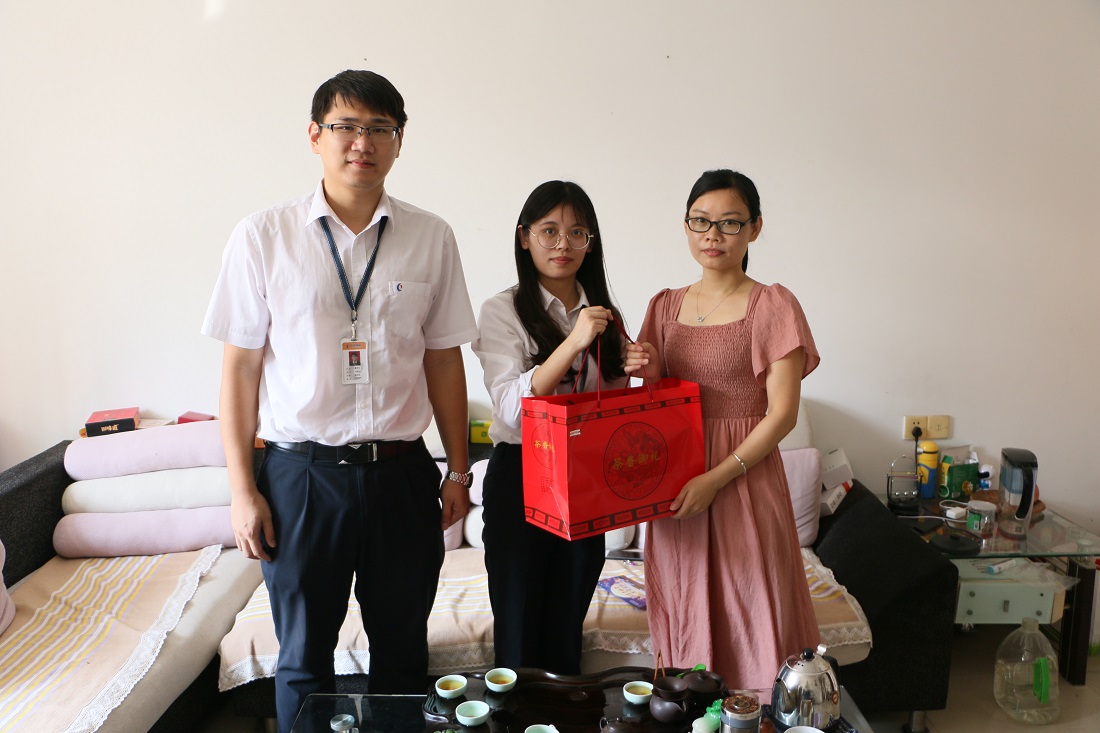 The Labour Union Sympathizes with the Families of Oversea Employees in the Mid-Autumn Festival